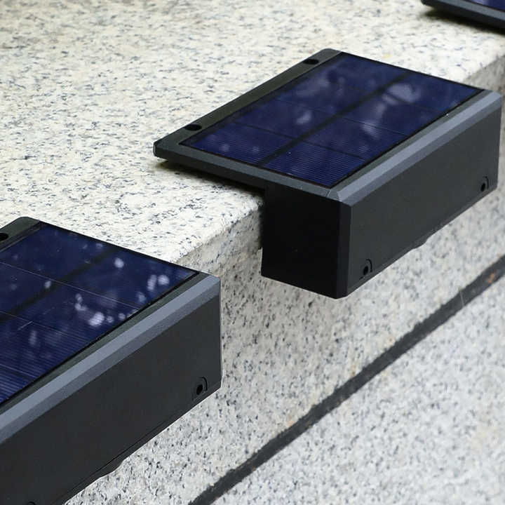 4 Lampes solaires étanches super lumineuses