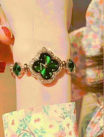 Montre tendance pour femme avec pétales de trèfle à quatre feuilles