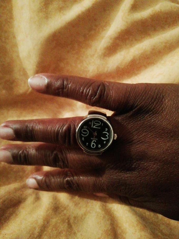 Montre à bague décorative réglable