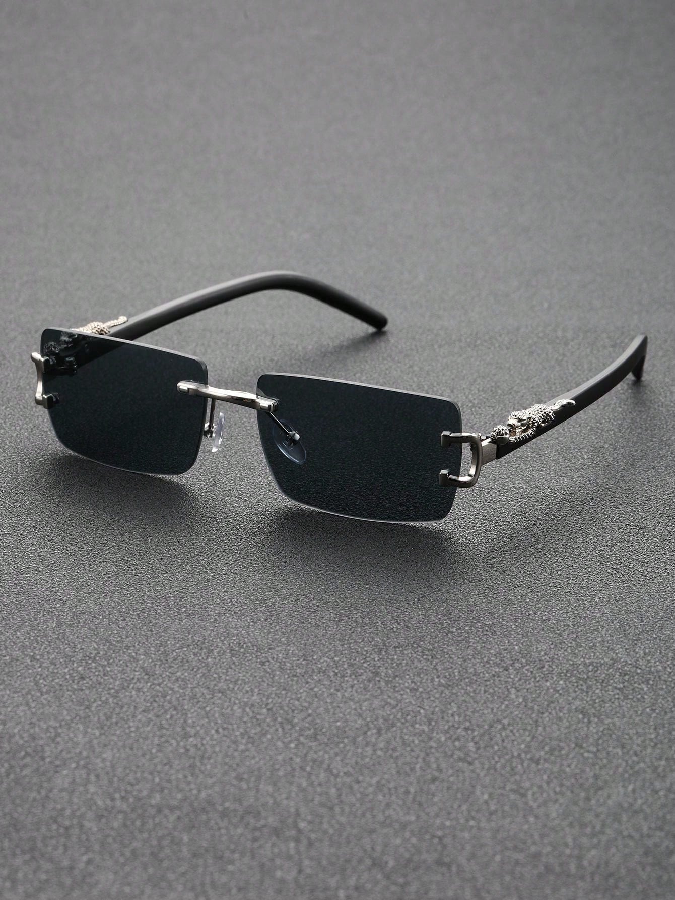 Lunettes de soleil classiques à la mode