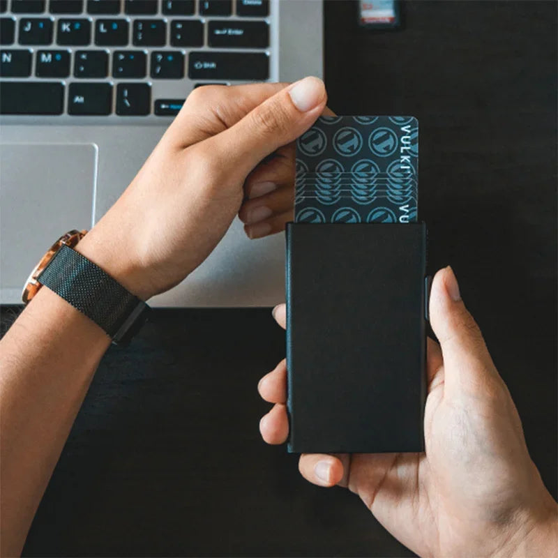 Porte-cartes en métal fin minimaliste pour hommes