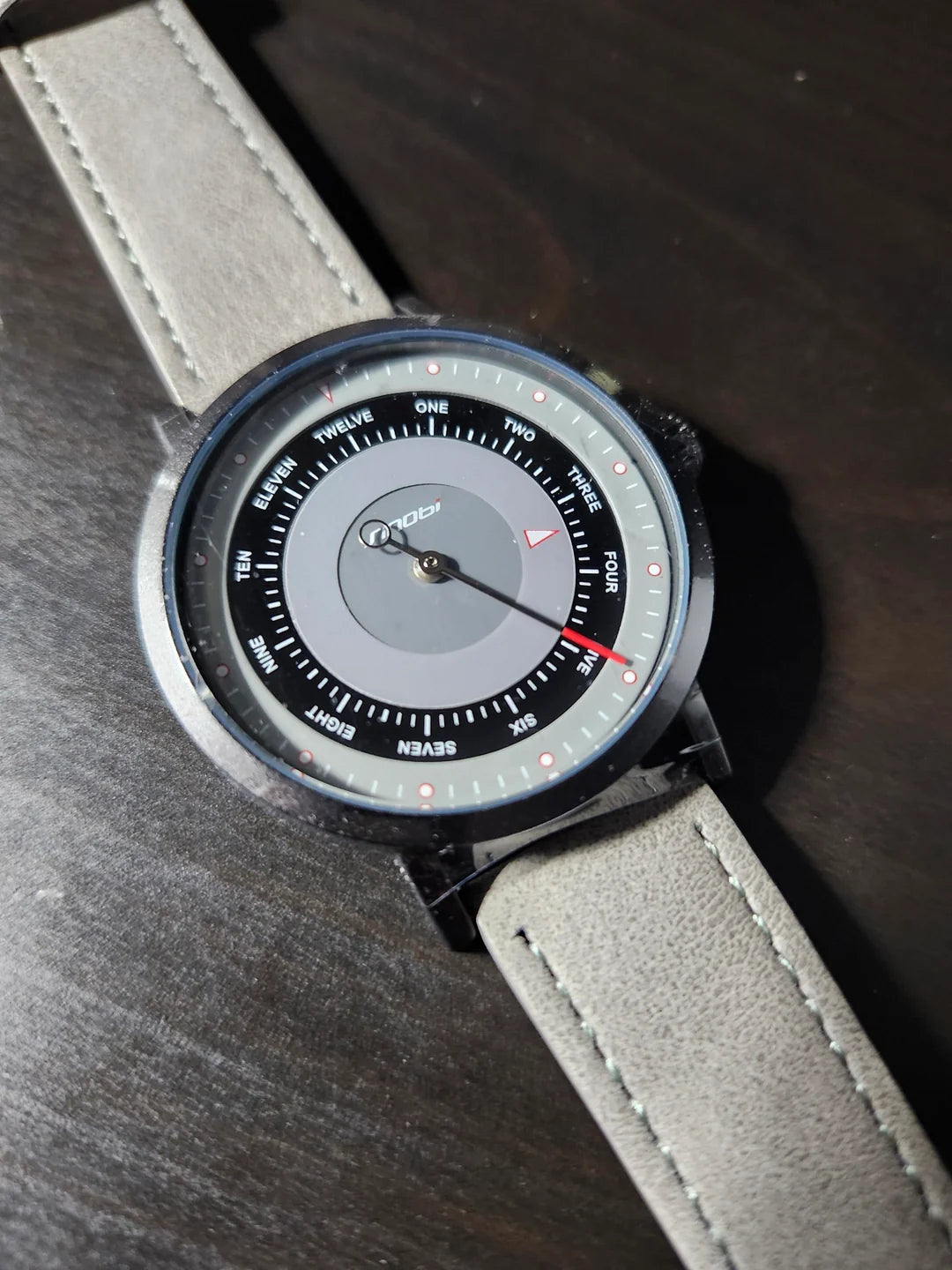 Montre style unique pour hommes