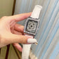 Montre Élégante à Décoration Qui Tourne