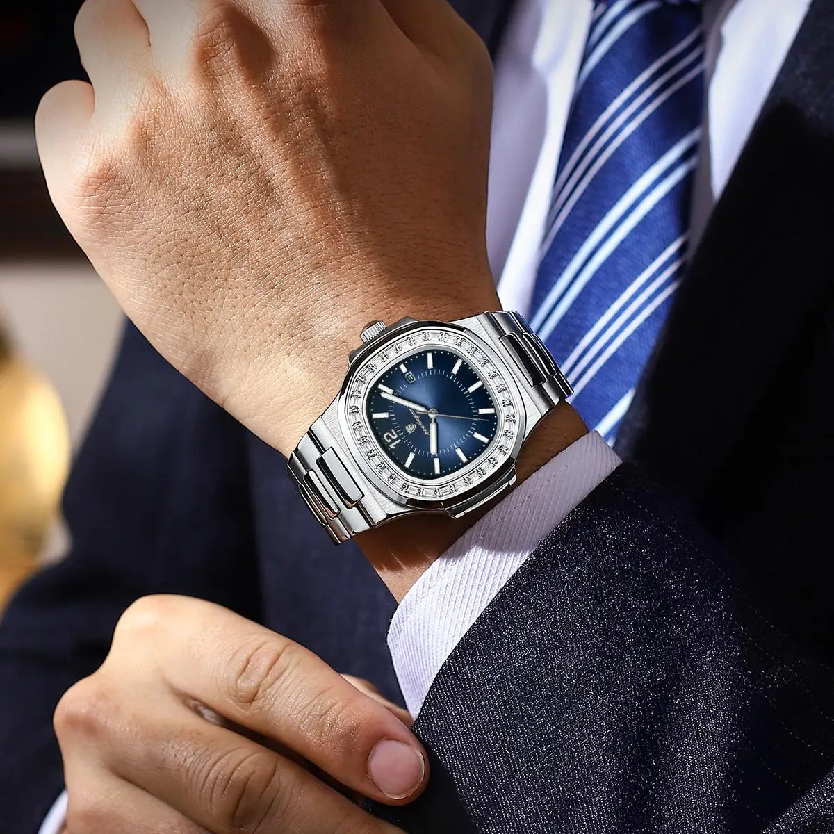 Montre carrée de luxe pour hommes