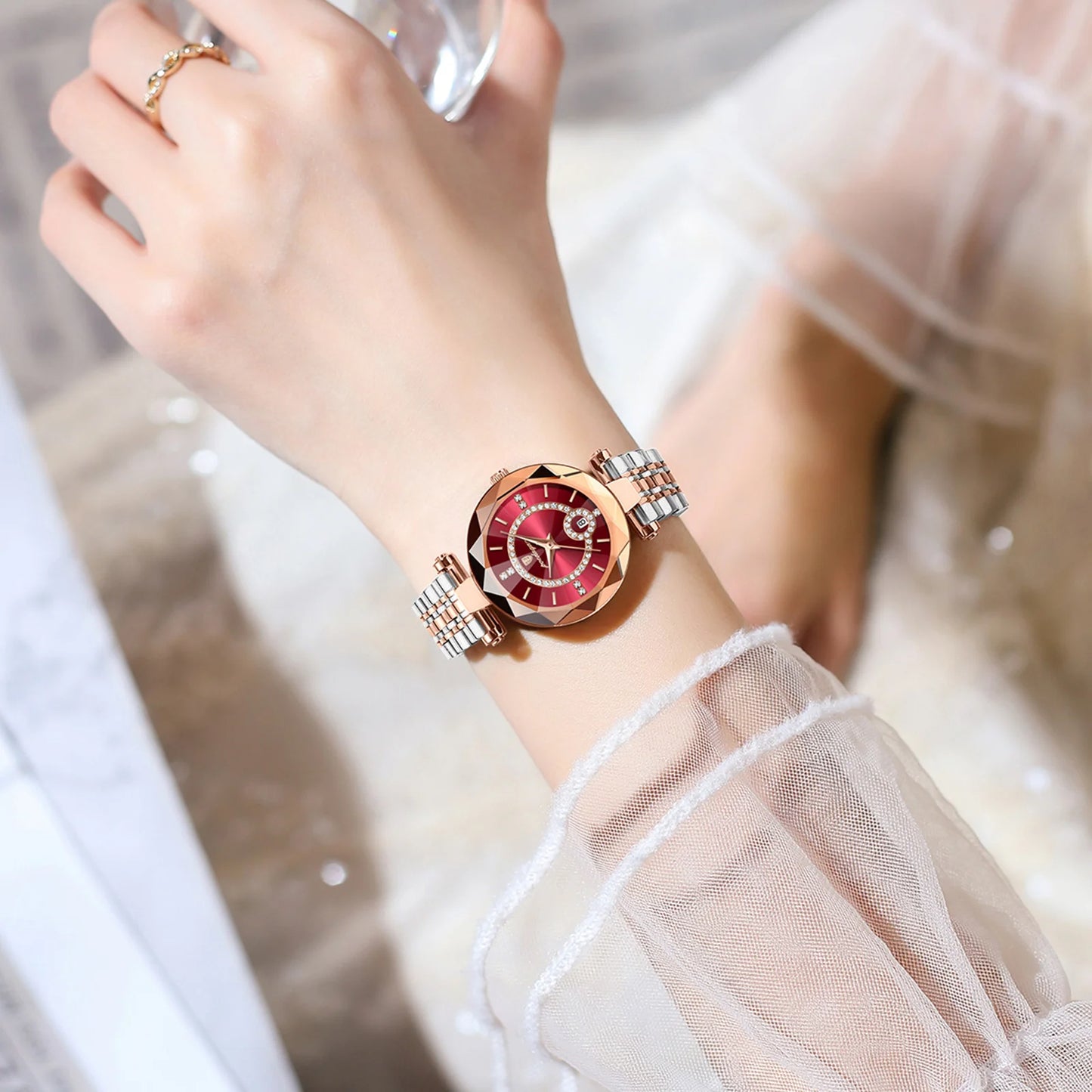Montre brillante de luxe pour femme